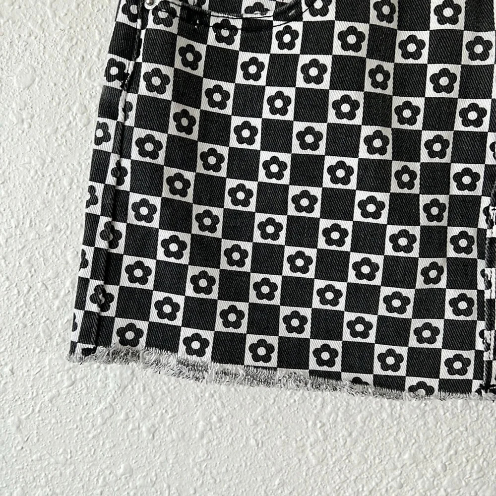 PAC SUN Roxanne Black and White Checkered Floral Denim Mini Skirt Size 26 - Picture 4 of 7